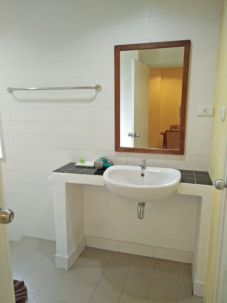 Jl Bangkok 47/49