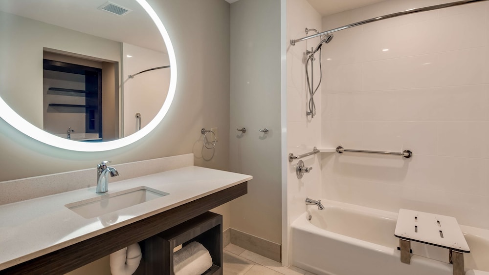 Best Western Plus Executive Residency Rigby's Water World Hotel 9/44