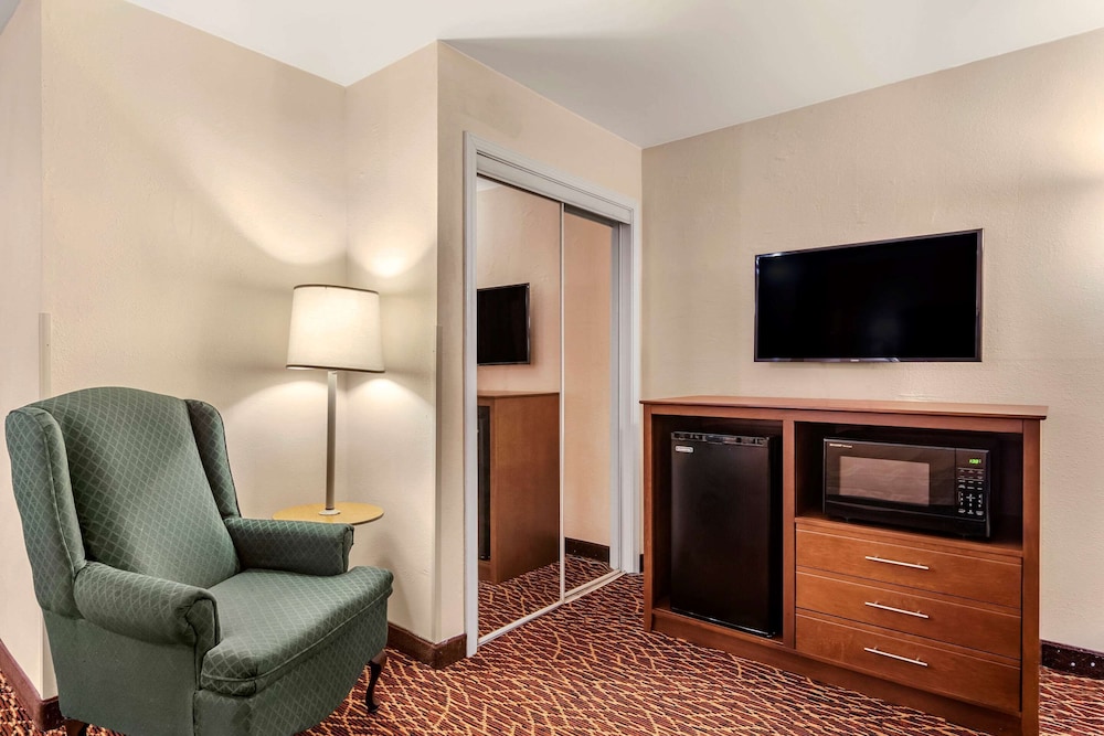 Quality Inn Marietta near Dobbins ARB 25/37