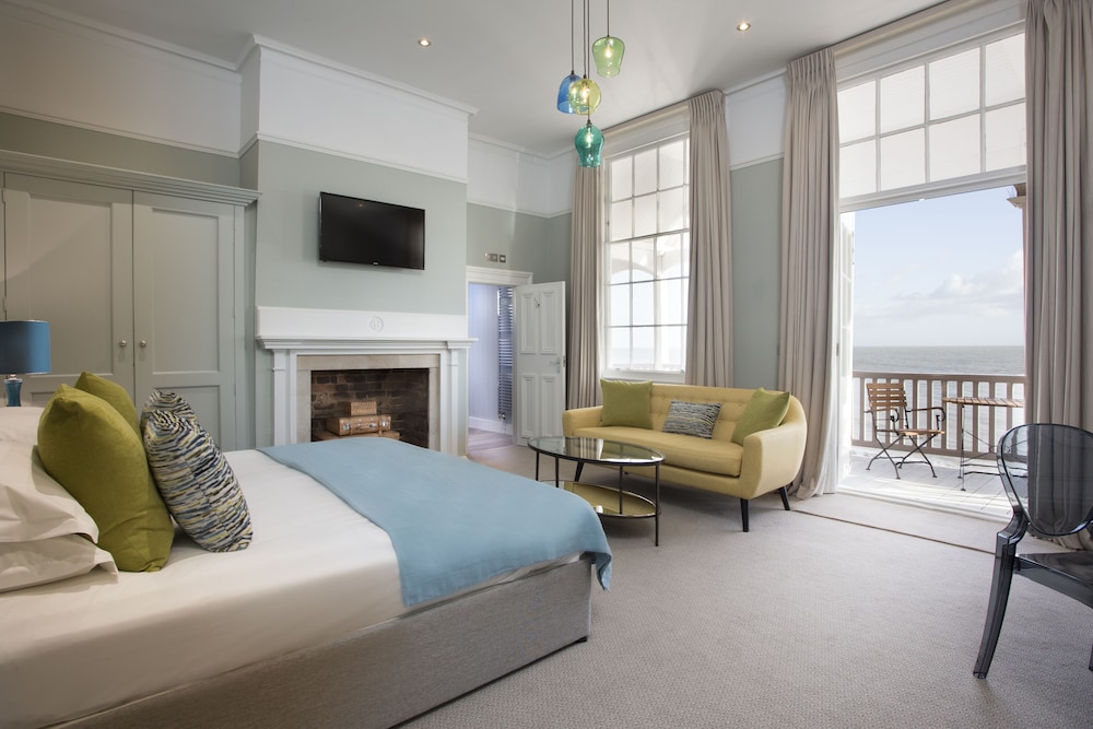 Royal Hotel 27/69