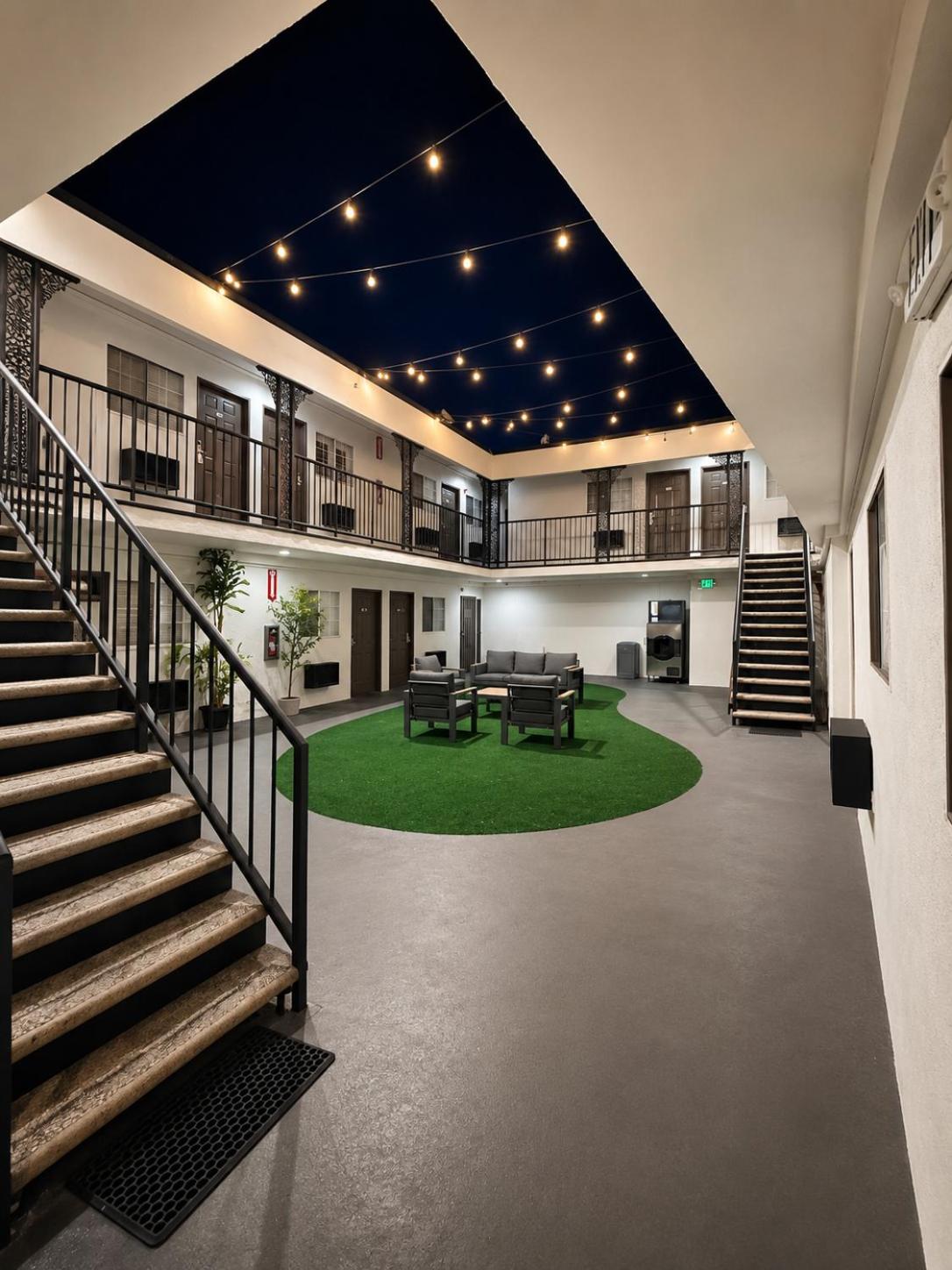 The Beverly House by AGA - Beverly Hills 1/18