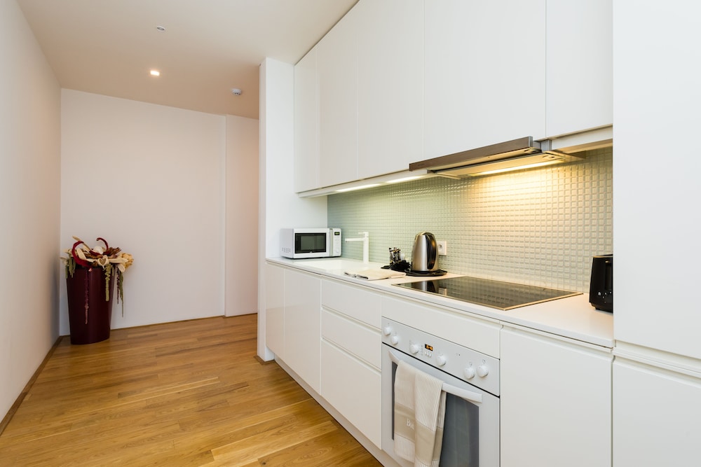 Empirent Apartments 6/50