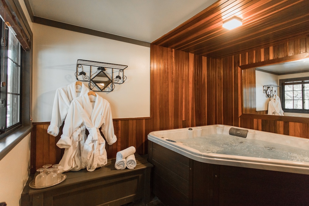 Highland Haven Creekside Inn 24/50
