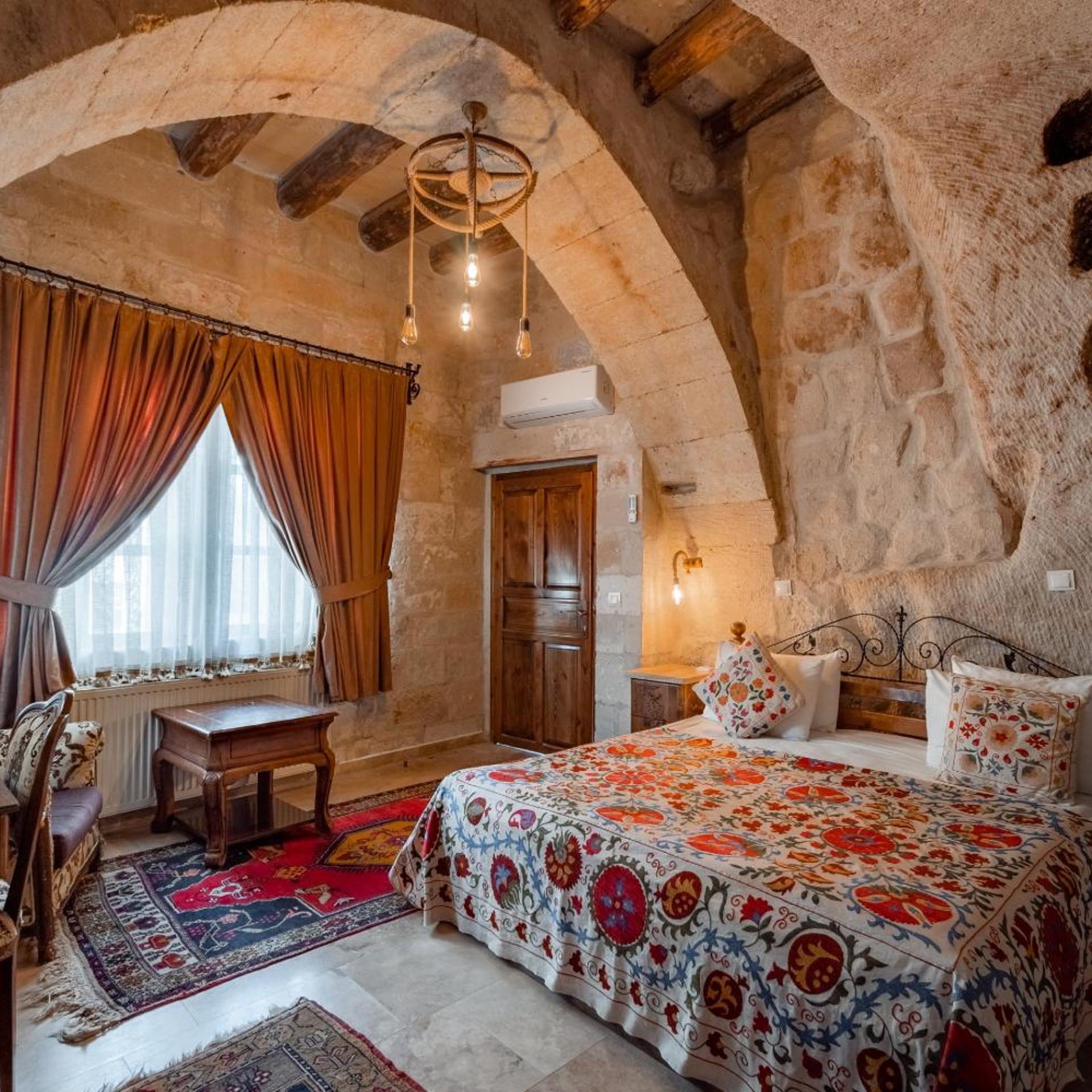 SUITE, JETTED TUB