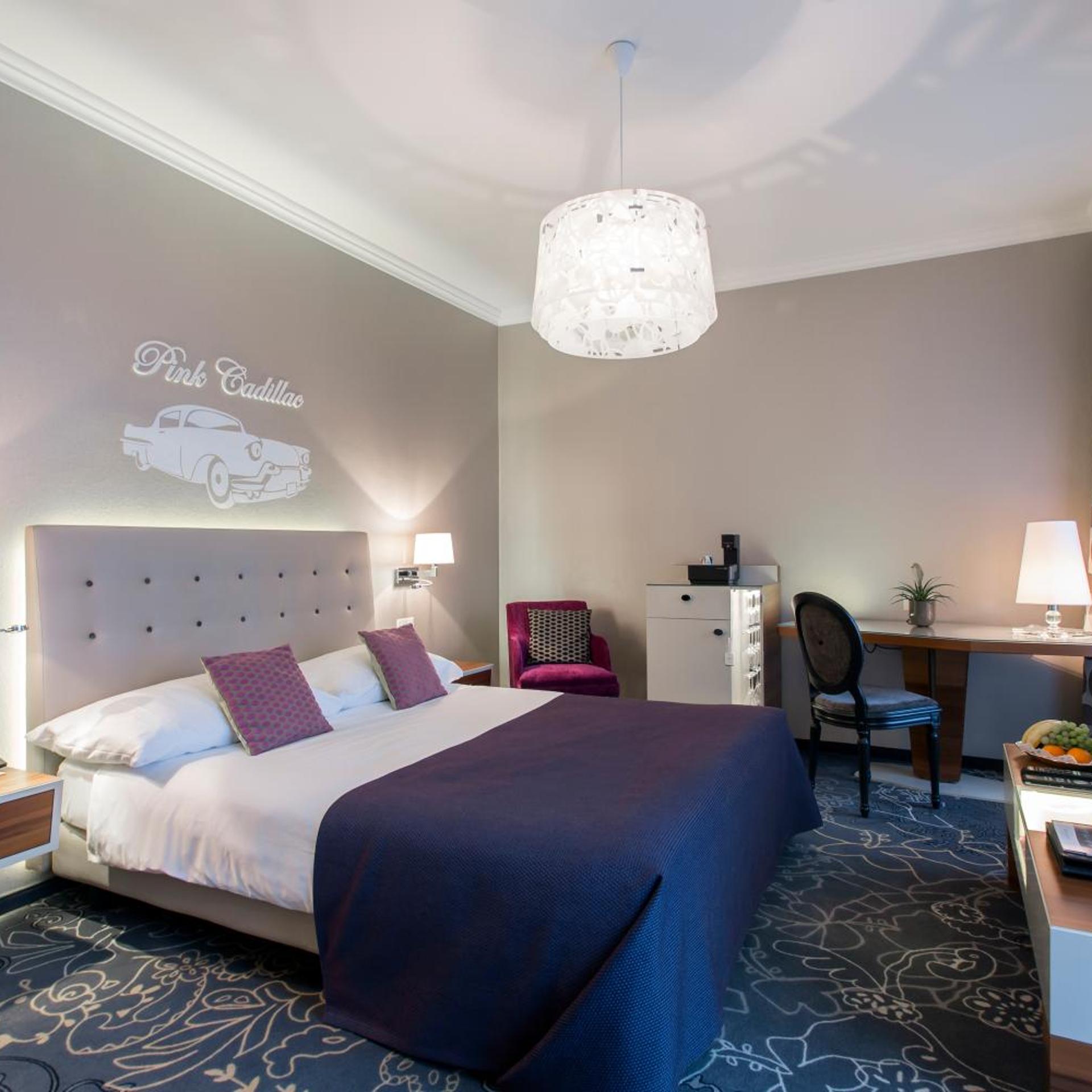 Style, King Bed, City View