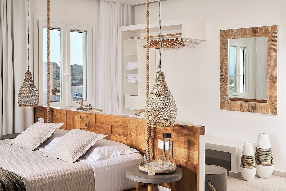 Nirome Luxury Suites 14/50