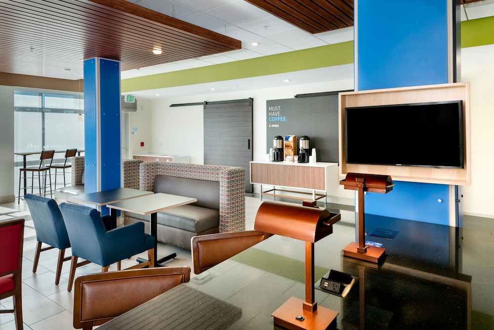 Holiday Inn Express & Suites Bend South 29/45