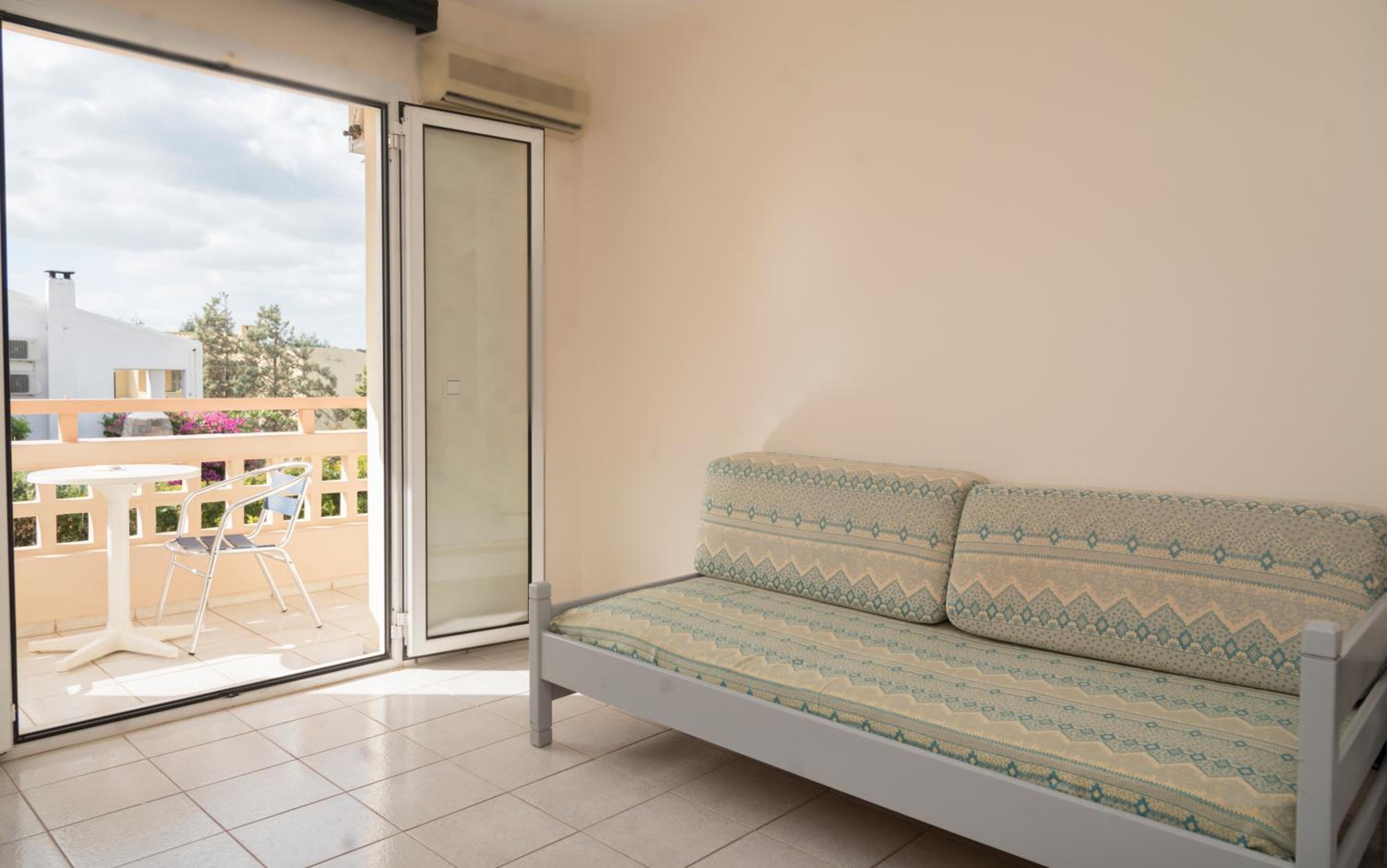Sunset Studios Apartments 35/50