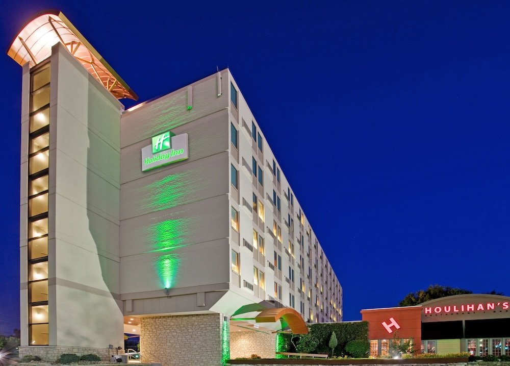 Holiday Inn Manhattan At The Campus 1/44