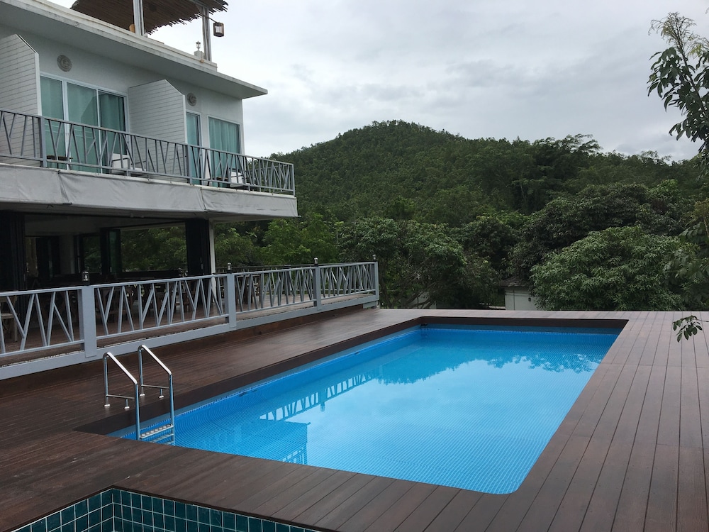 Norn Nab Dao Rimphu Resort 4/32
