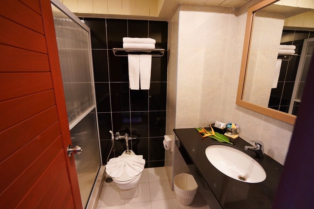 New Travel Beach Resort 24/68
