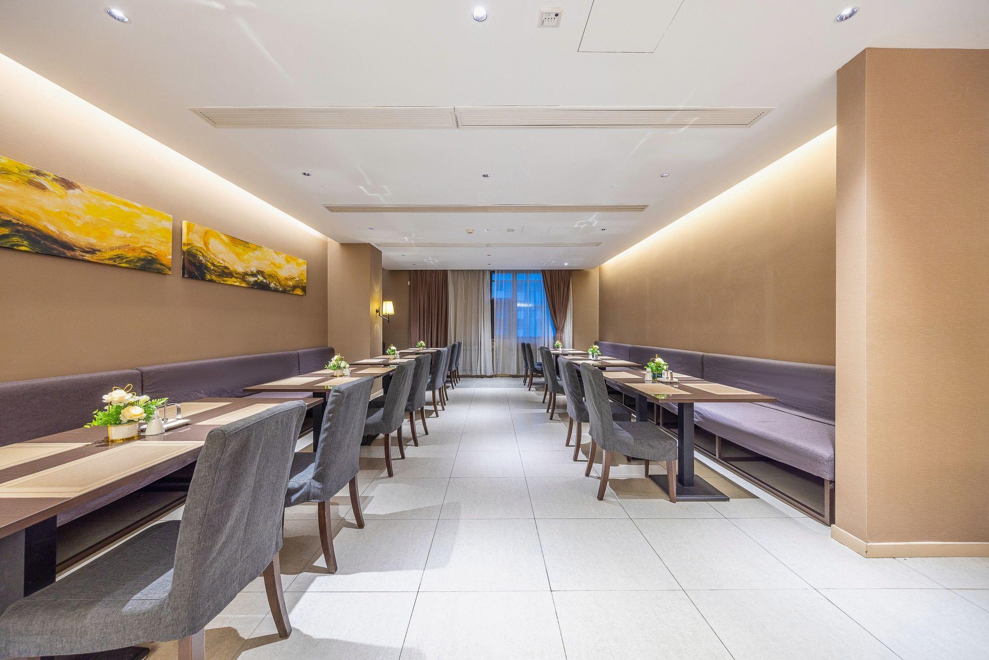 Home Inn Plus (Lanzhou Zhangye Road Xiguan Metro Station) 37/39
