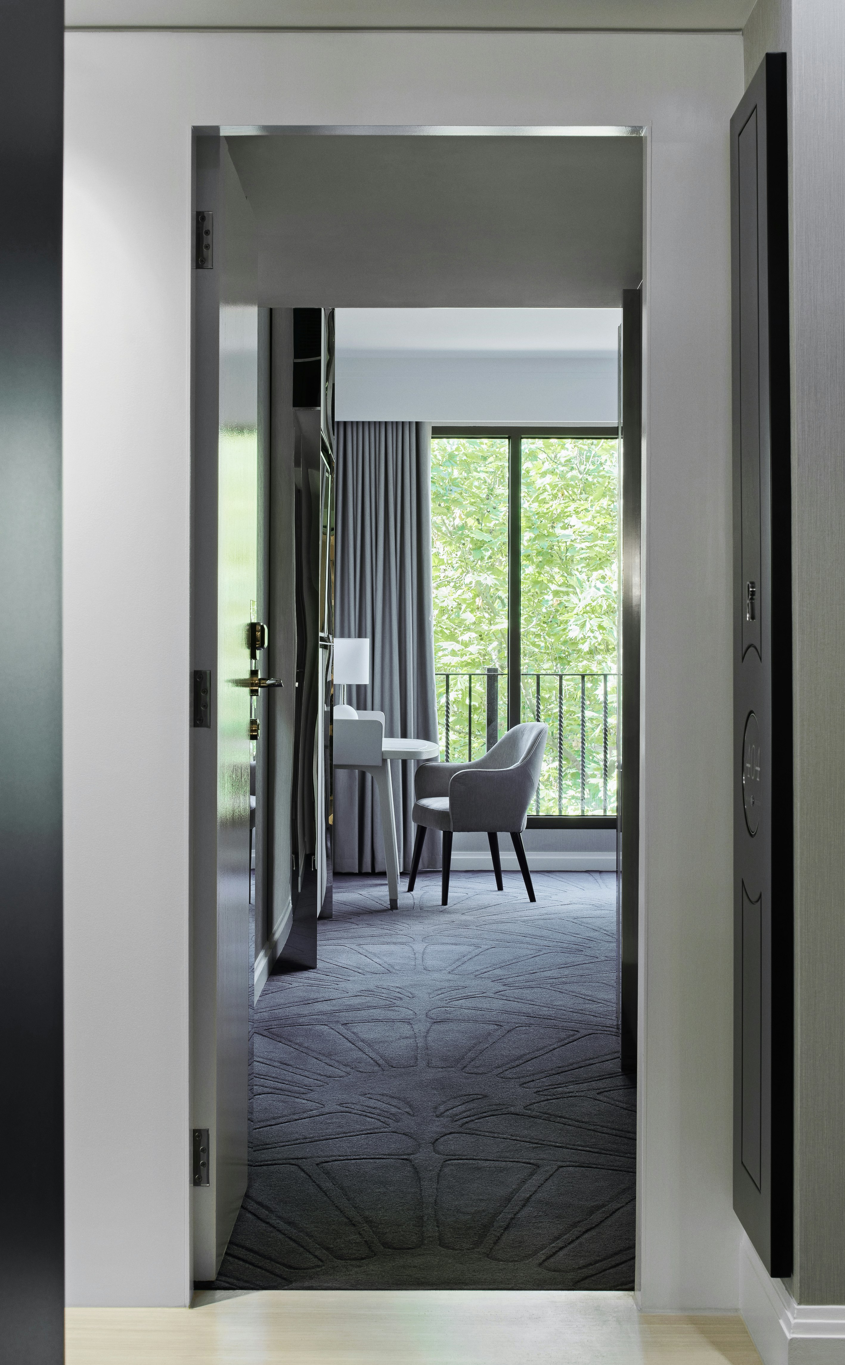 Royce Hotel 36/60
