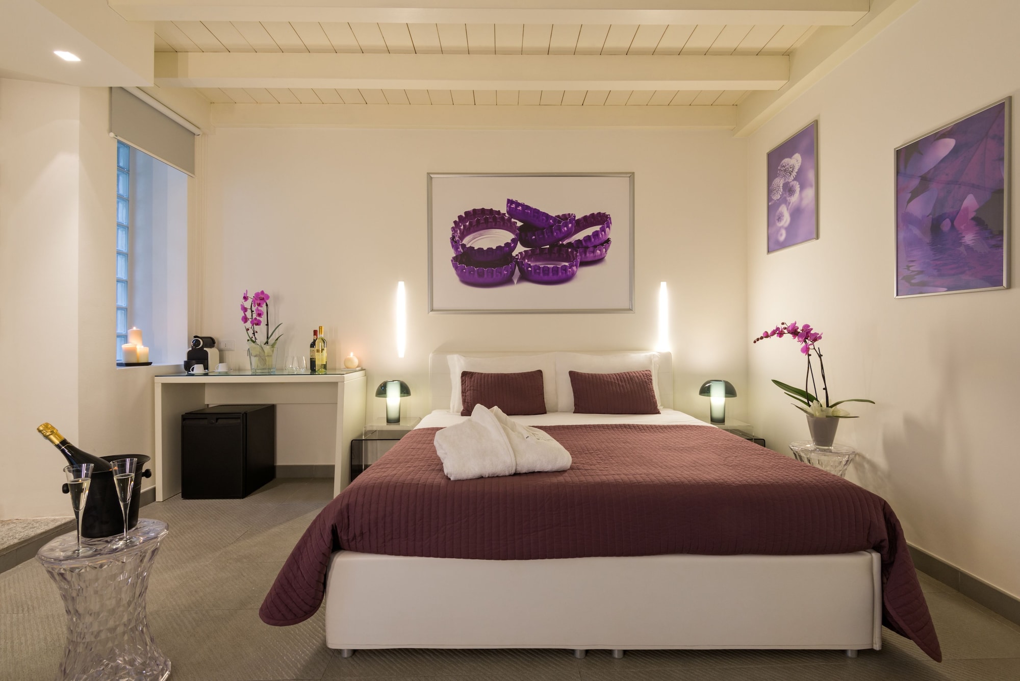 SUITE, KING BED