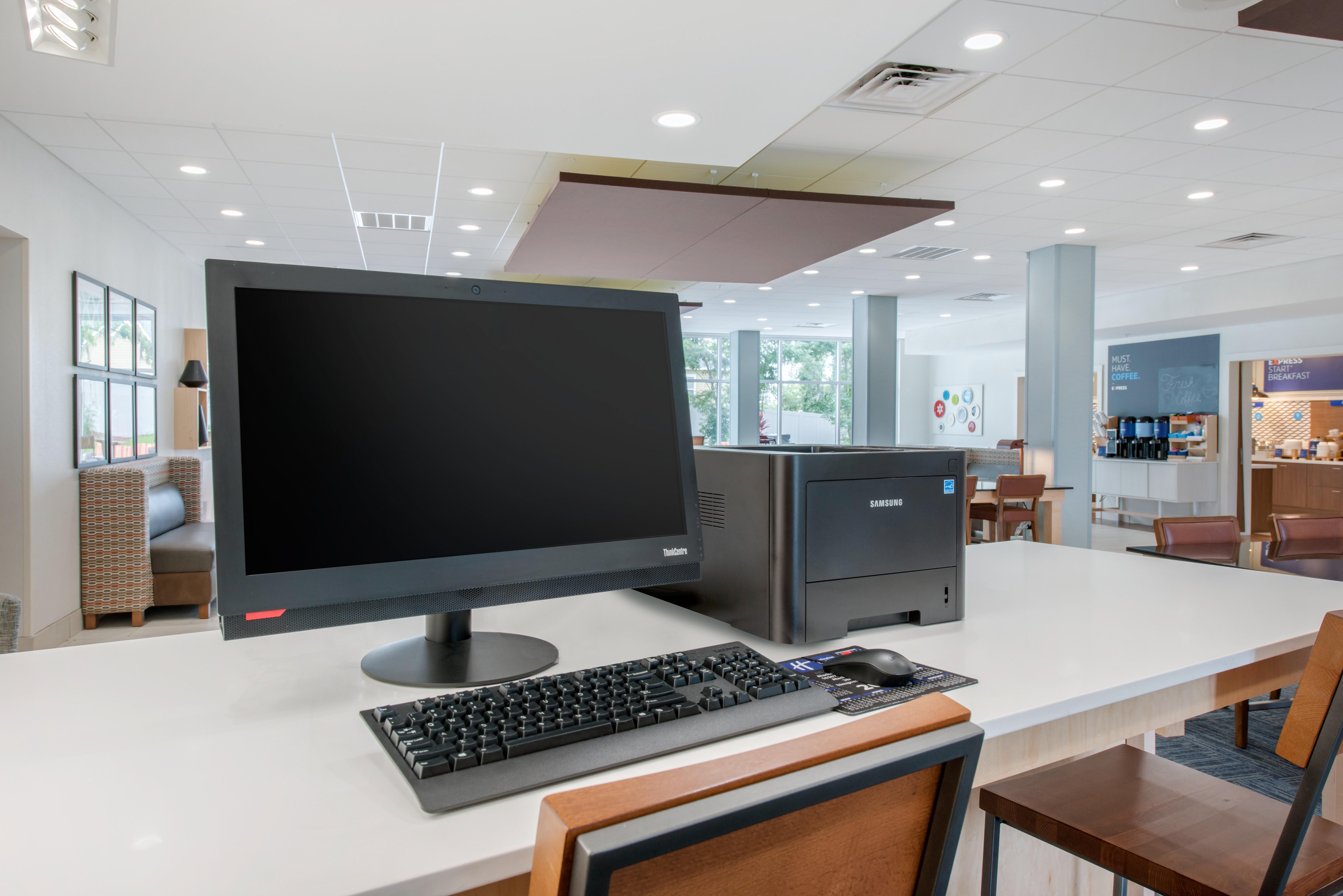 Holiday Inn Express Suites Alachua Gainesville Area 64/73