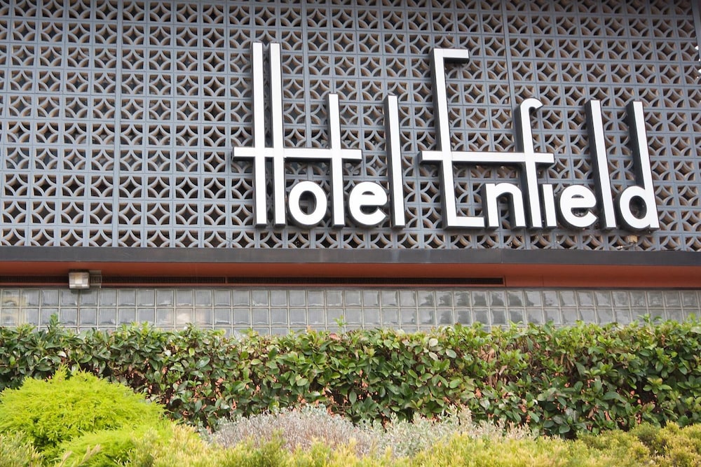 Enfield Hotel 3/55