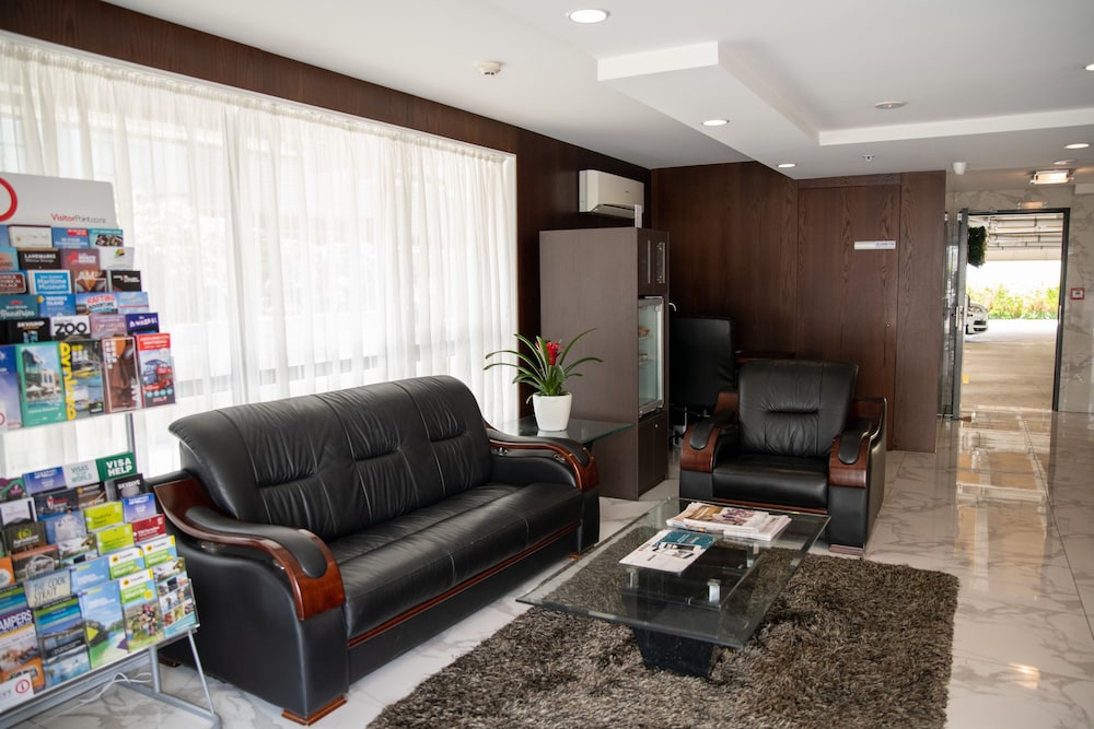 Quality Suites Alexander Inn 40/54