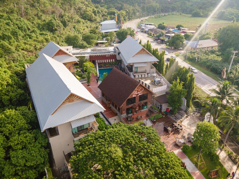 Pla Kan Resort 38/43