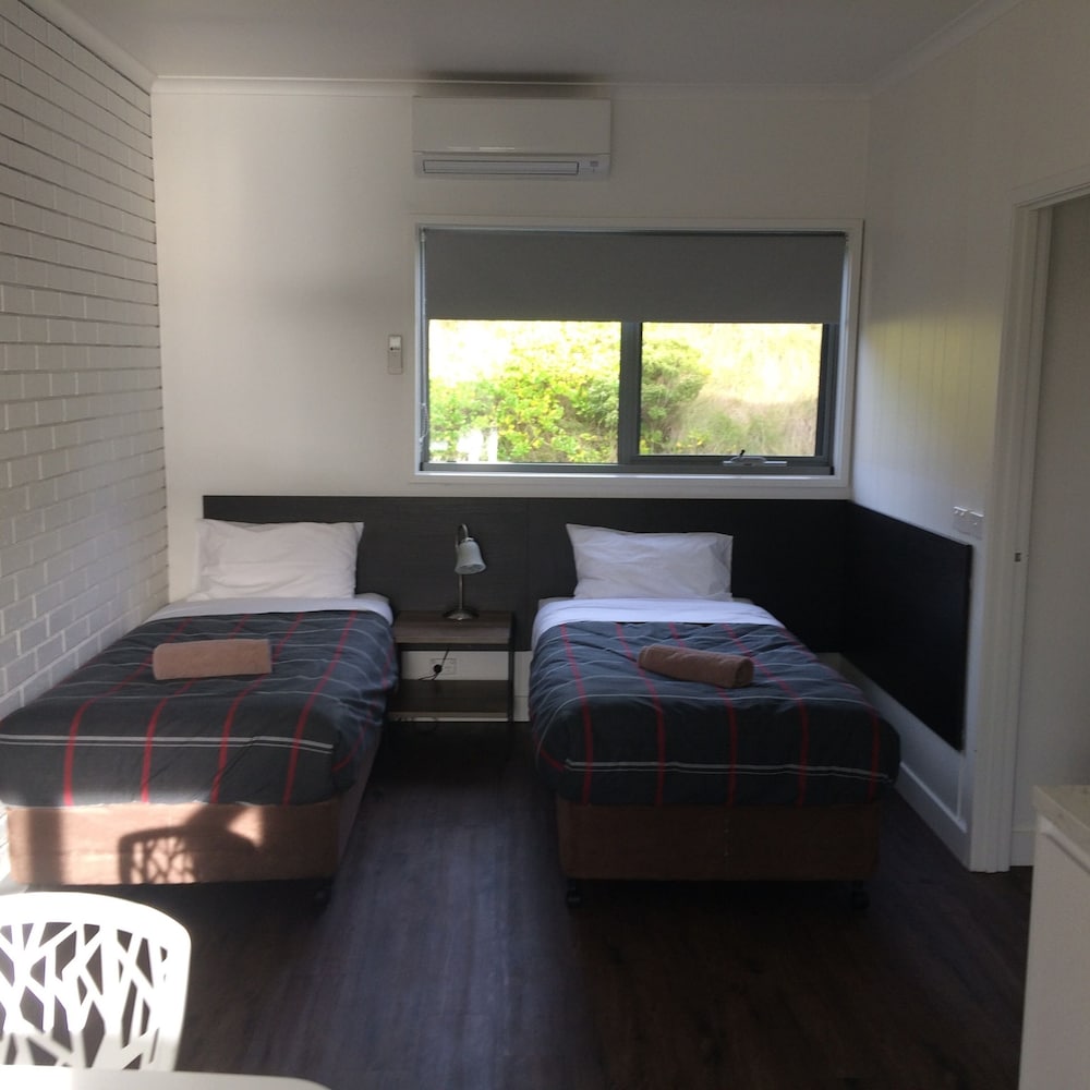 SOUTHERN OCEAN MOTOR INN 50/67