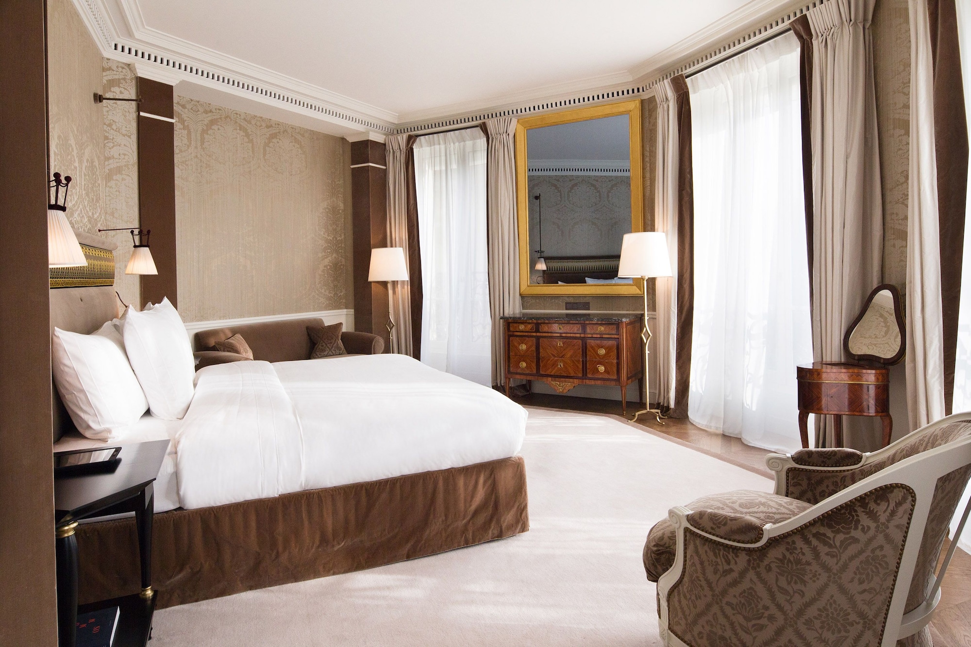 جناح بسرير كينج، La Reserve Paris Hotel And Spa 2/7