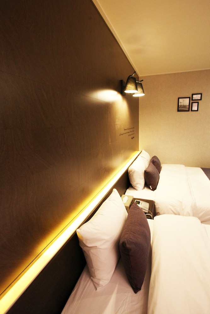 S Hotel 21/44