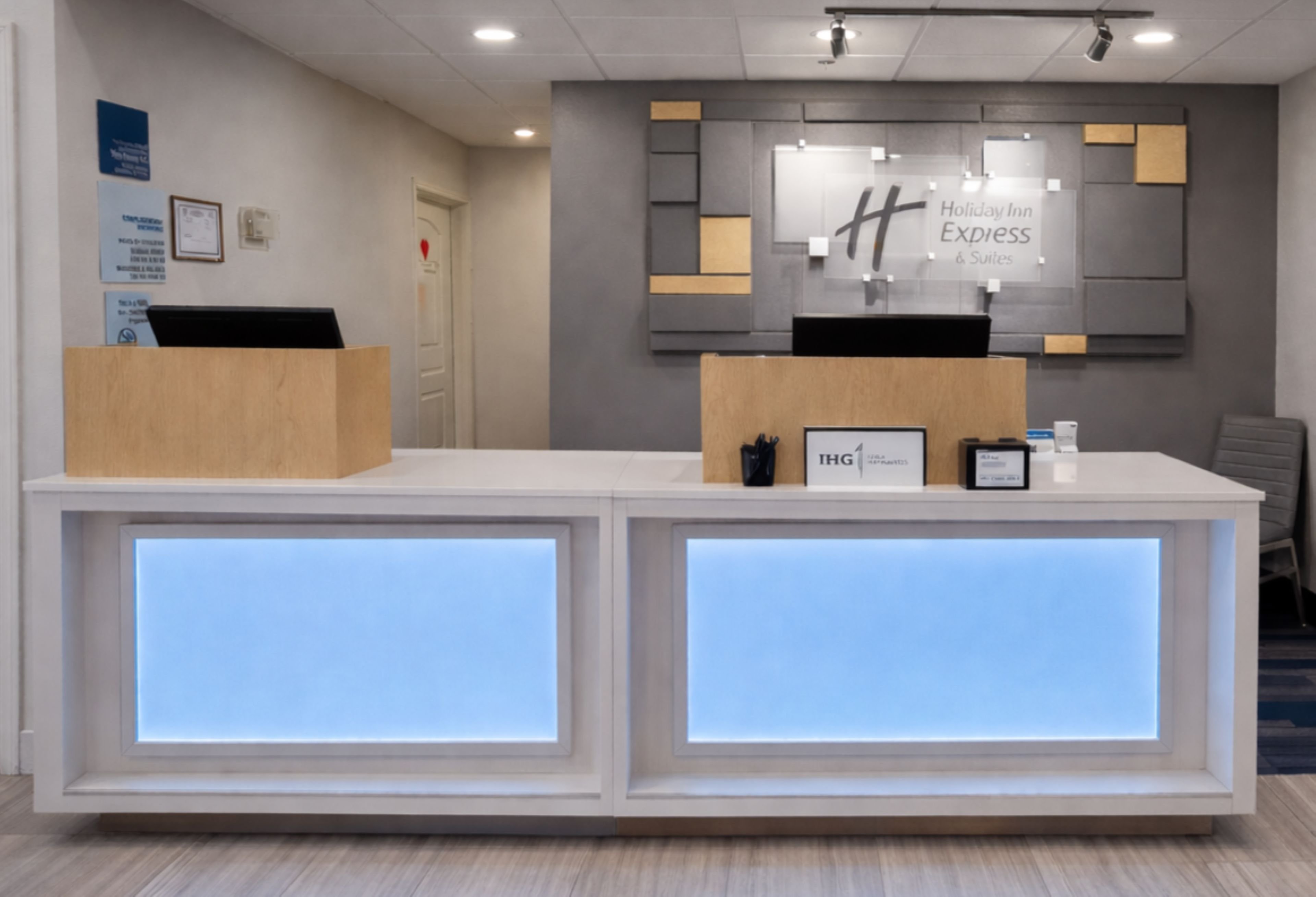 Holiday Inn Express Hotel Suites Winner 13/74