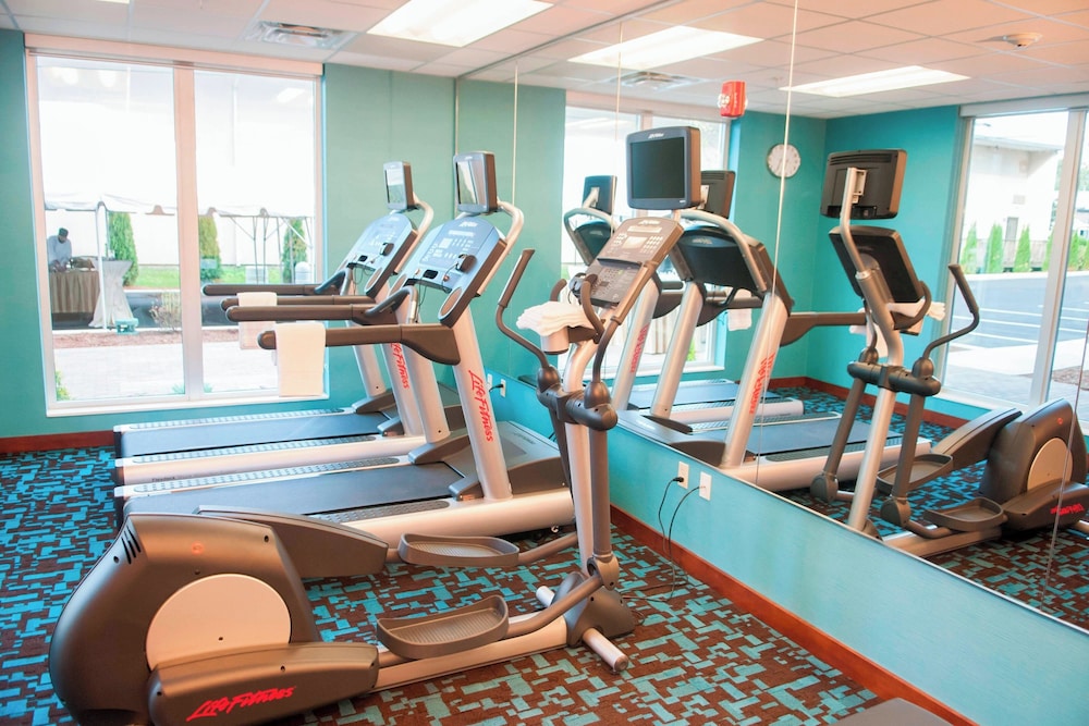 Fairfield Inn Suites Springfield Northampton Amherst 30/52