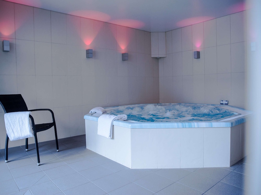 swimming pool spa