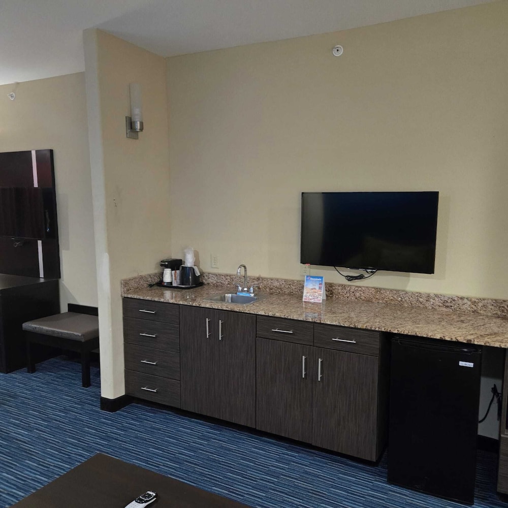 Karnes City Lodge 24/40