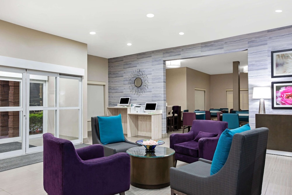 La Quinta Inn & Suites by Wyndham Pharr North McAllen 44/58