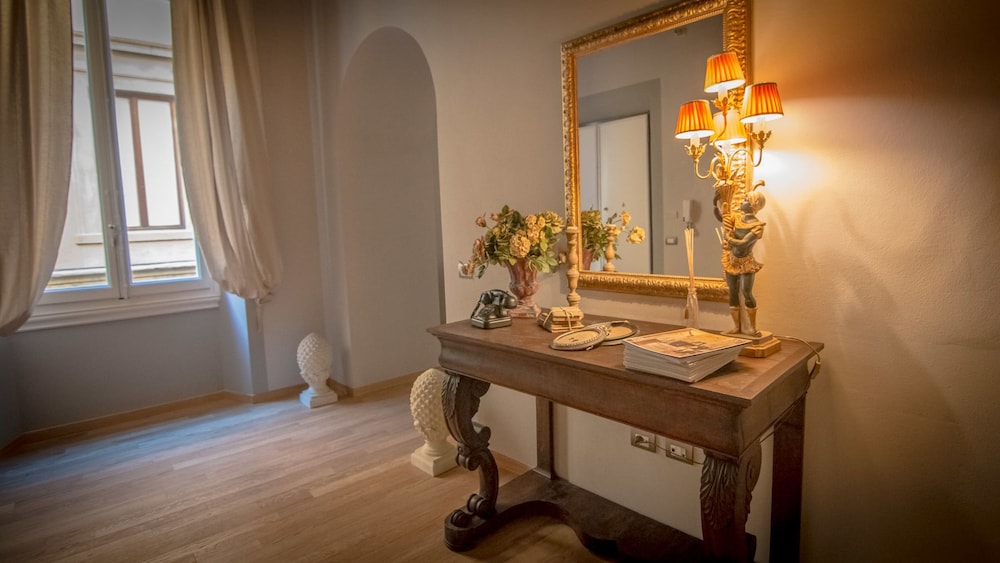 Breathtaking 4BD Apt 5min Walk to Duomo 3/33