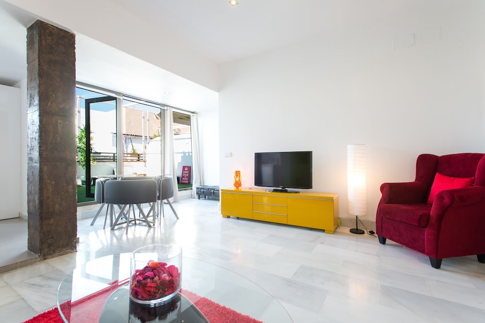 The Zentral Suites & Apartments 44/75