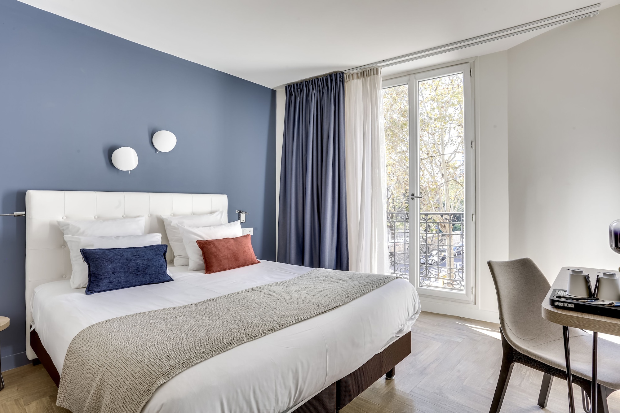DELUXE, DOUBLE BED