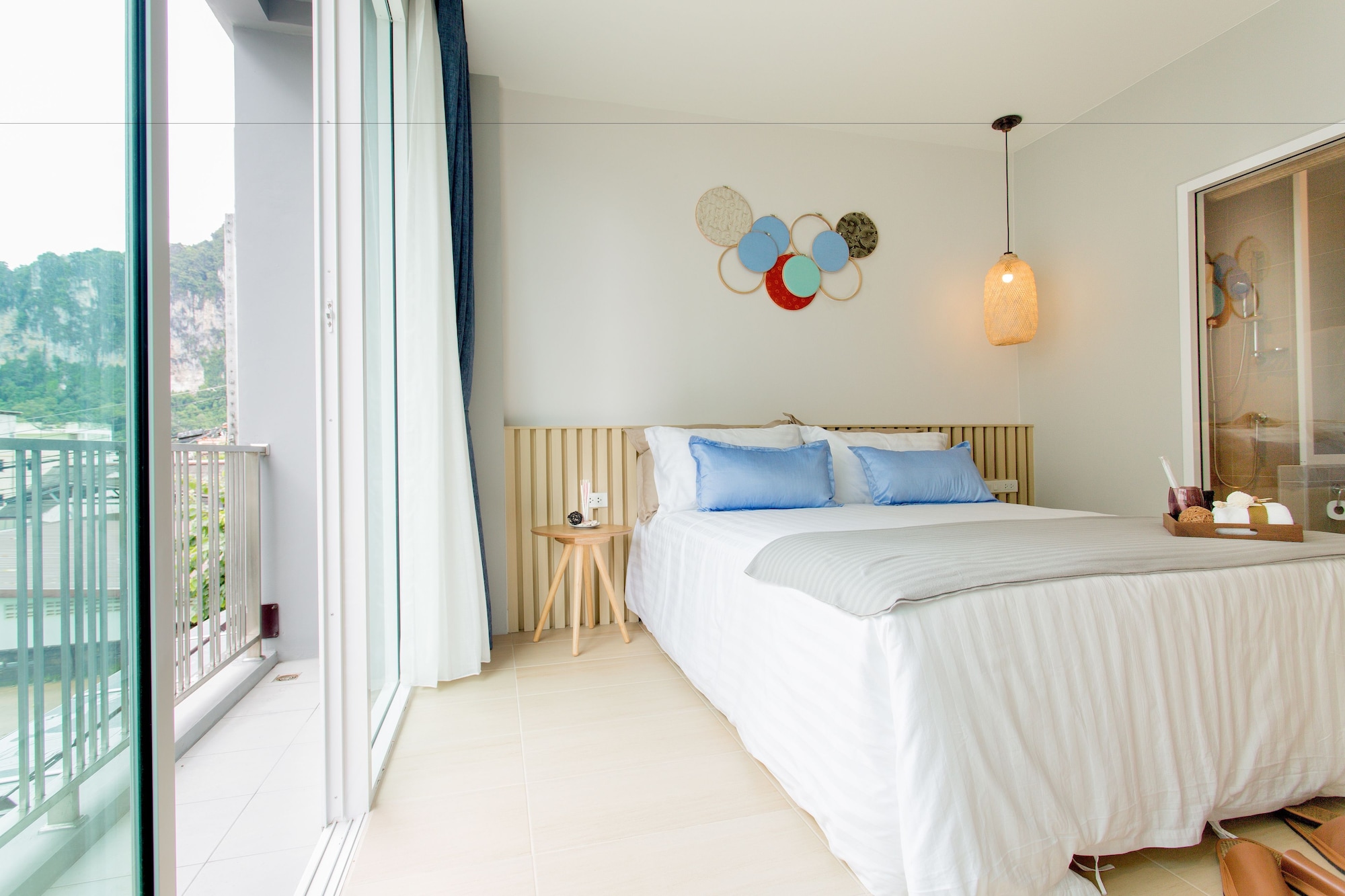 DELUXE, STUDIO, QUEEN BED