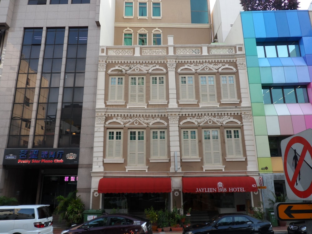 Jayleen 1918 Hotel 2/48