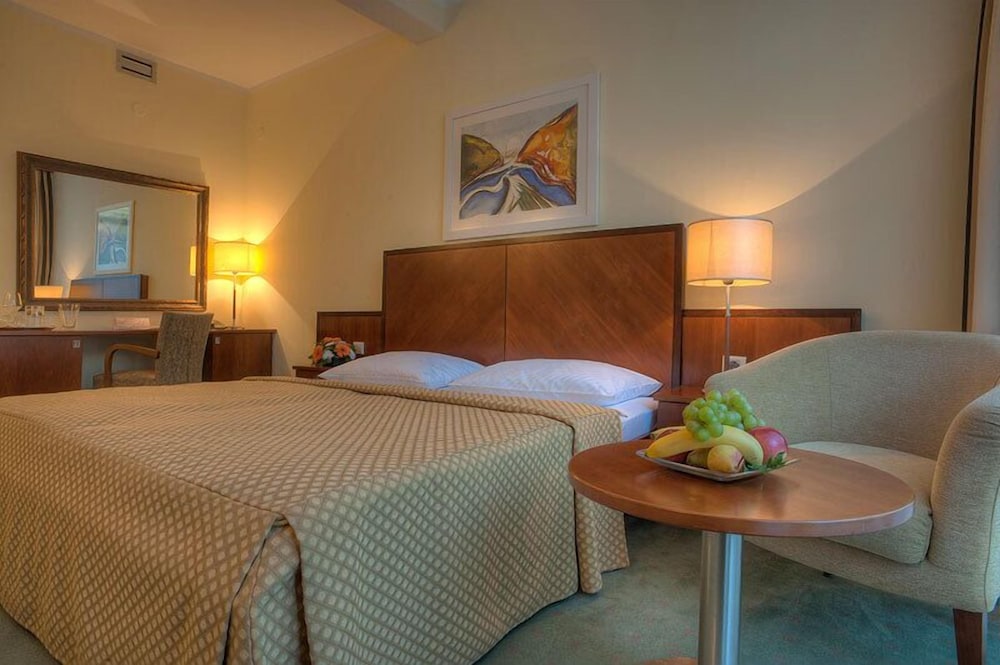 Hotel Rivijera 11/50