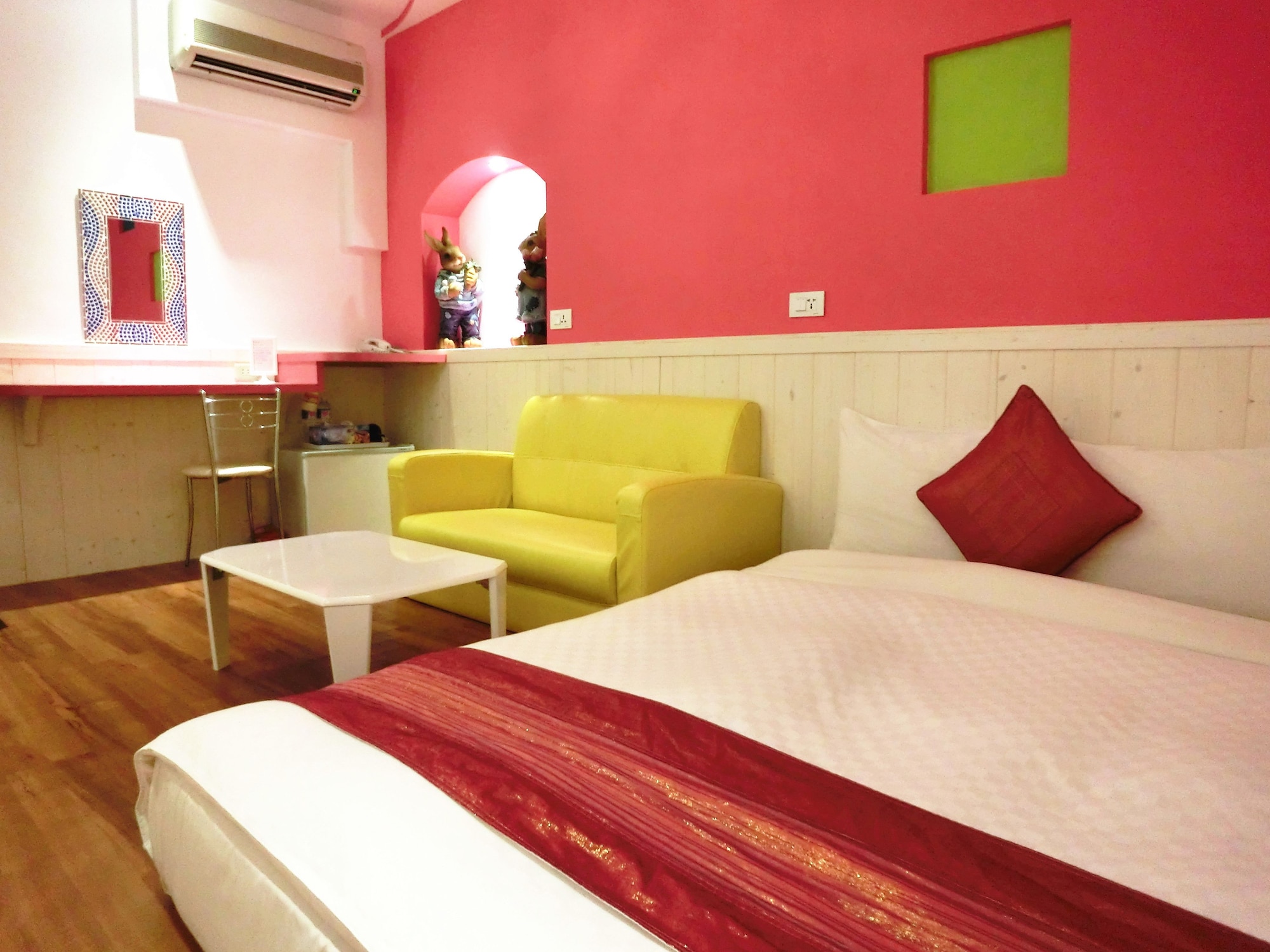 STANDARD, DOUBLE BED, NO WINDOW