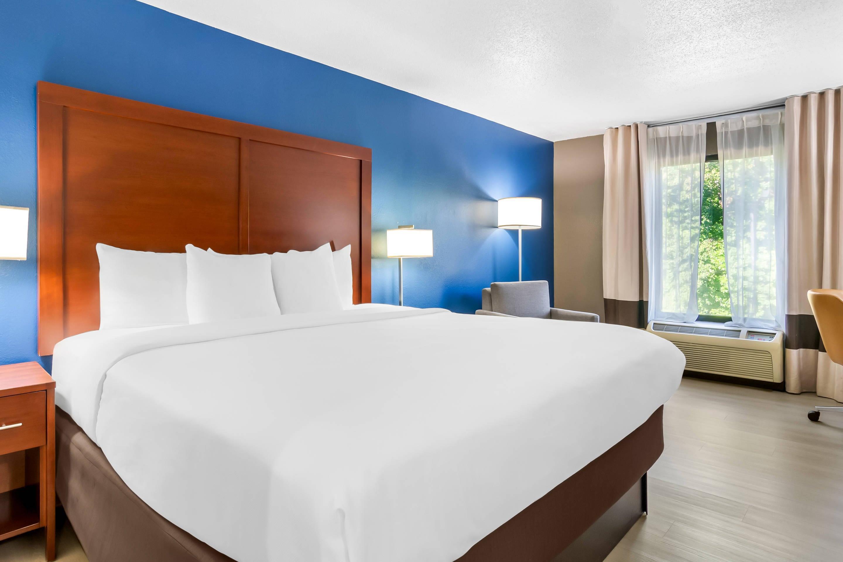ROOM, KING BED