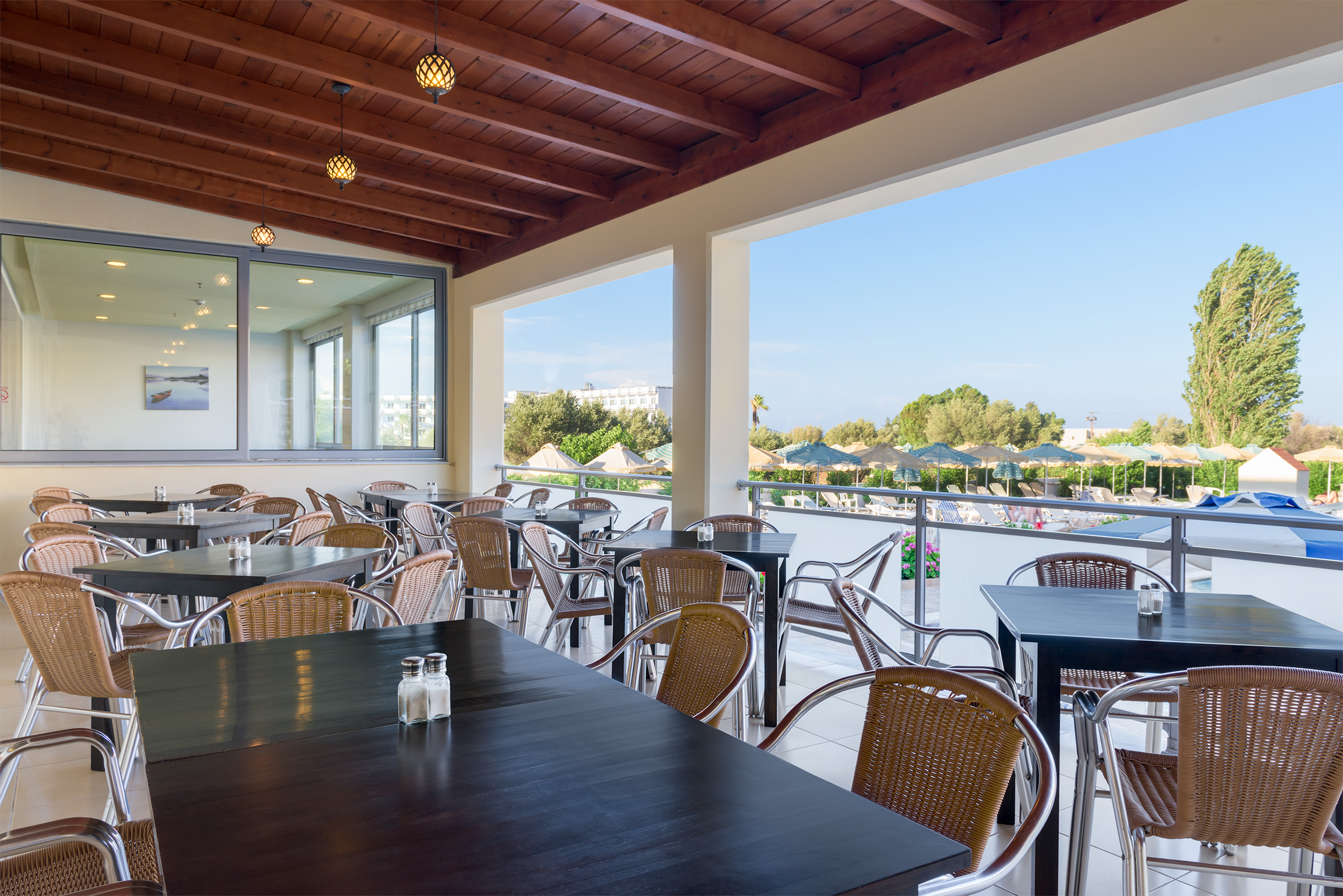 Memphis Beach Hotel 24/46