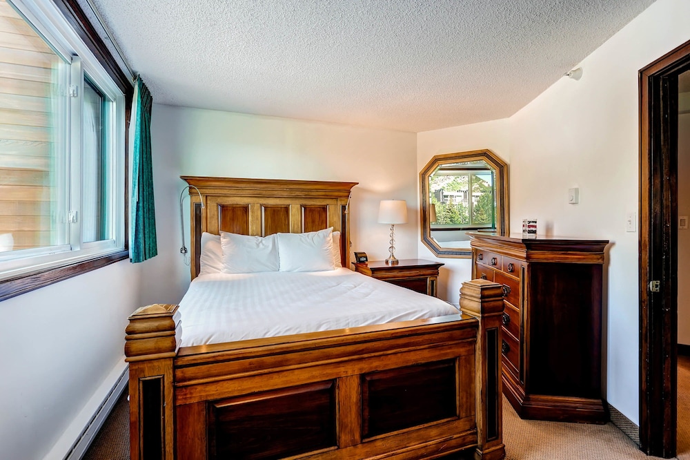 1 BEDROOM, CONDO, FAMILY