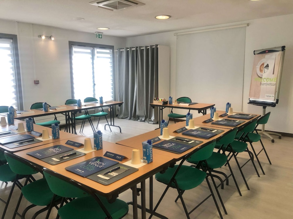 CAMPANILE BOURG EN BRESSE - VIRIAT 29/40