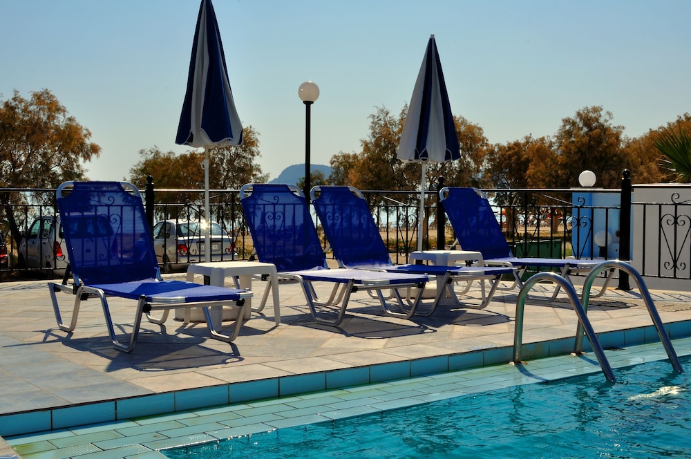 Andreolas Beach Hotel 7/33