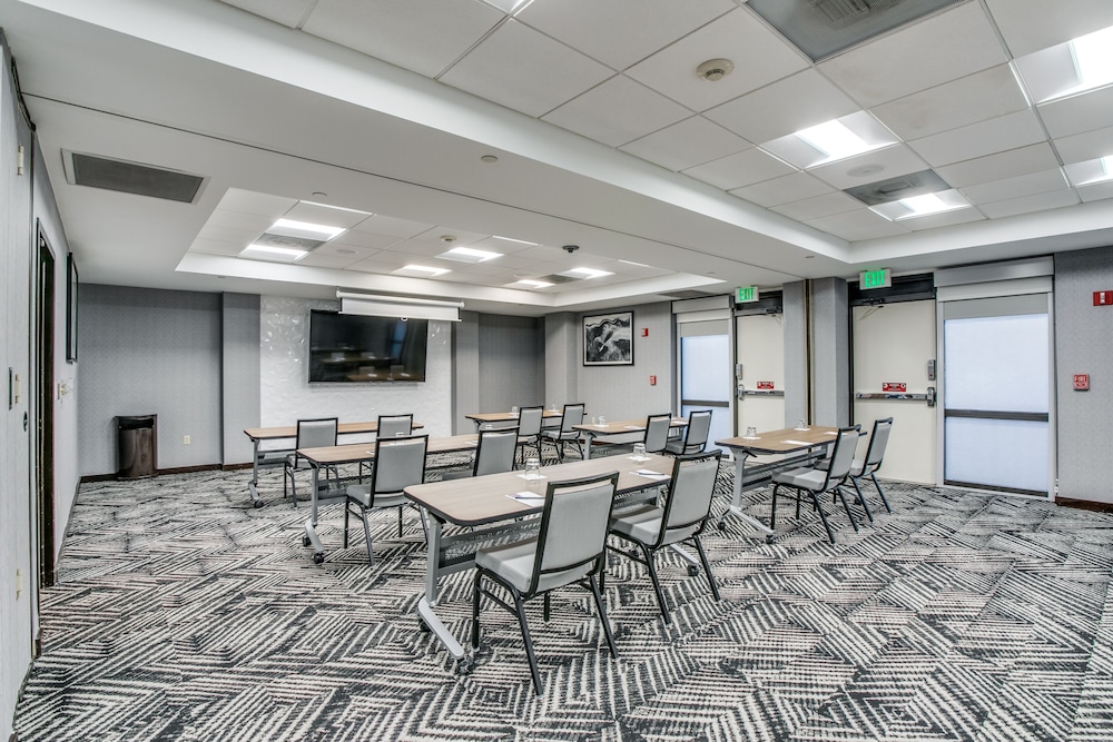 Hyatt Place Fort Worth/Hurst 68/78
