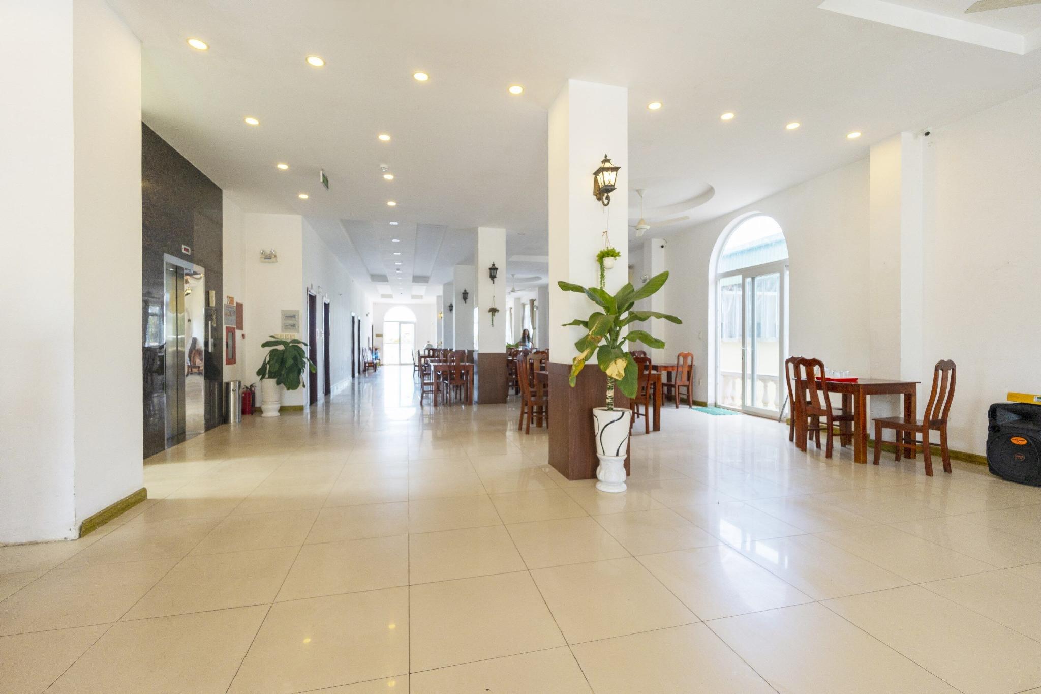 Gold Beach Hotel 77/93