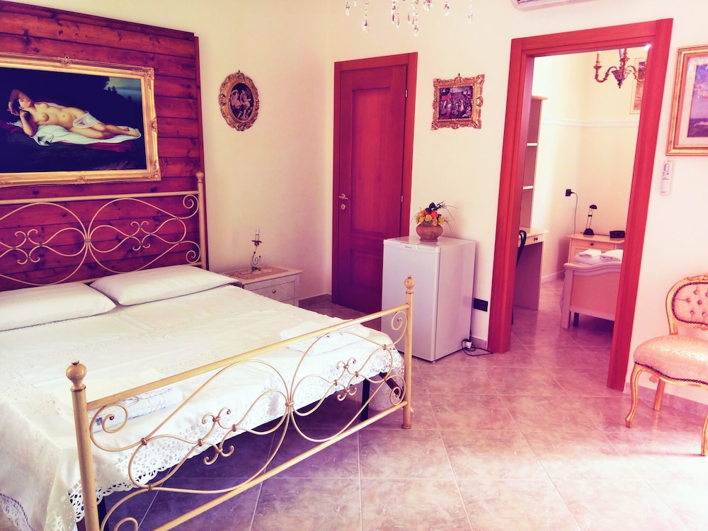 2 BEDROOMS, DELUXE, PATIO