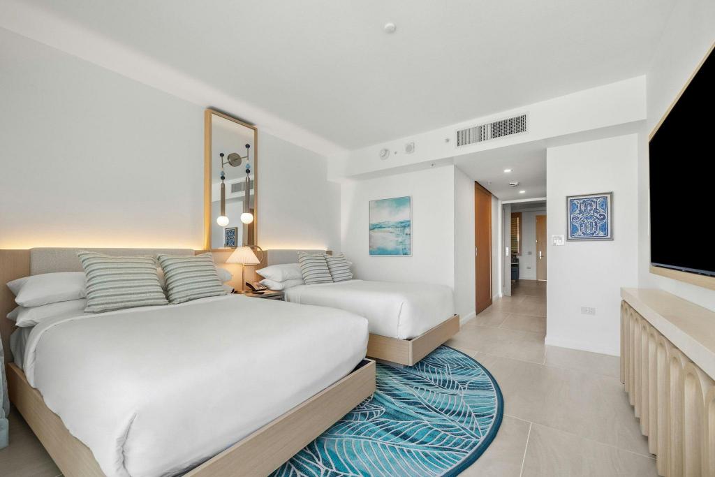 1 Bedroom, Renovated, Tower, Deluxe, Suite, 2 Double Beds, City View, Sofa