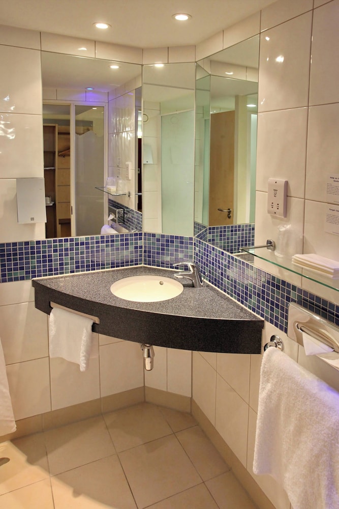 Holiday Inn Express Southampton M27 Junction 7 47/50