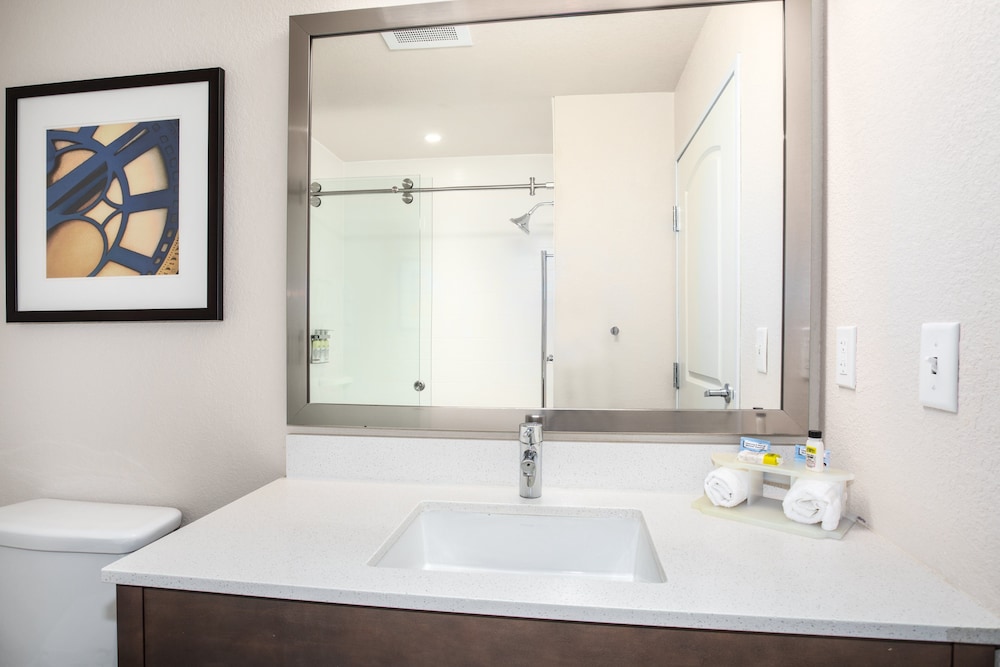 Holiday Inn Express And Suites Manhattan 17/55