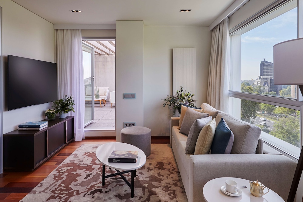 Hyatt Regency Madrid Residences 16/34