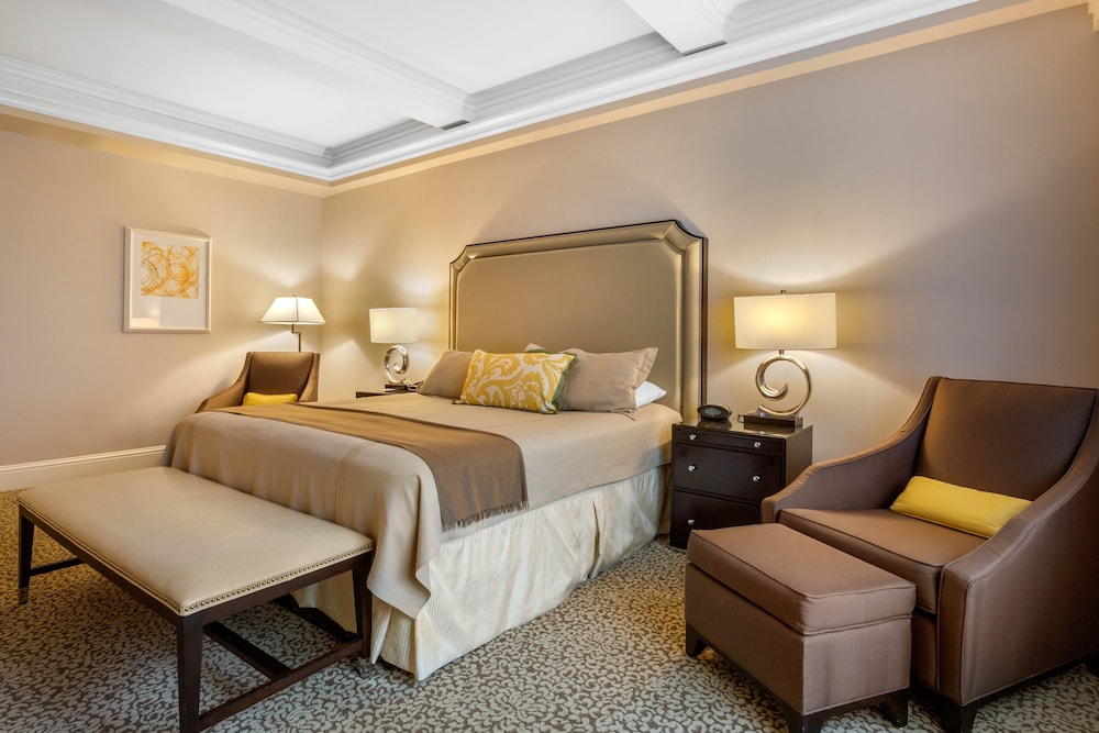 OMNI BERKSHIRE PLACE 25/62